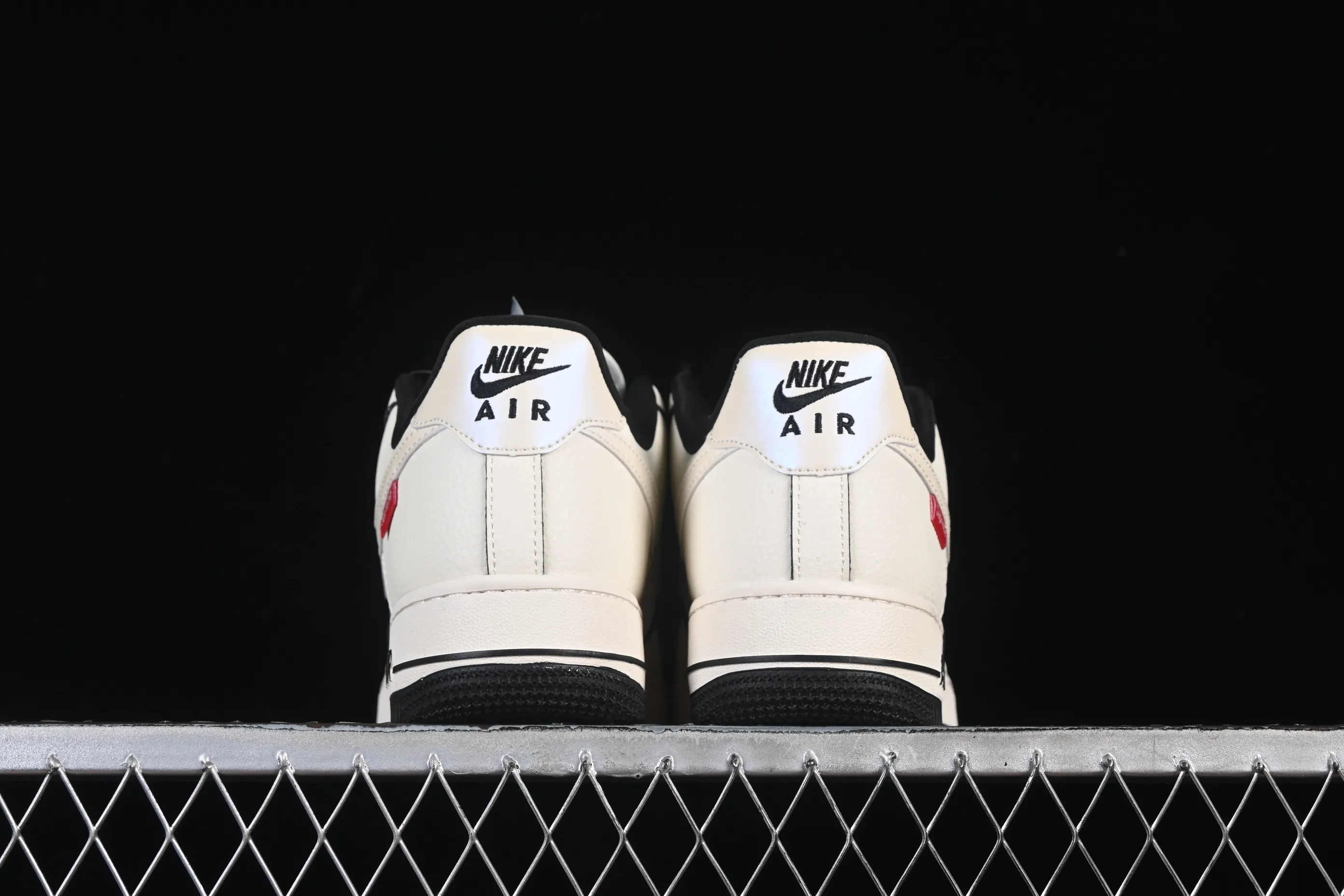 All categories Nk Air Force 1 Air Force series Nk Air Force 1 Low Air Force low top Nike Air Force 1'07 Low Supreme co-branded beige and black edge Air Force 1 low top casual sneakers XX3168-220
